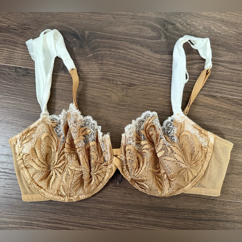 Victoria's Secret Rare and Vintage Lace Bra Tan and White Embroidered Size 34D